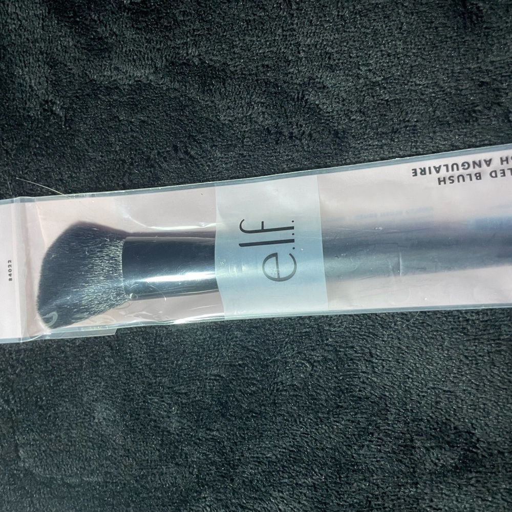 ELF Angled Blush Brush - Black